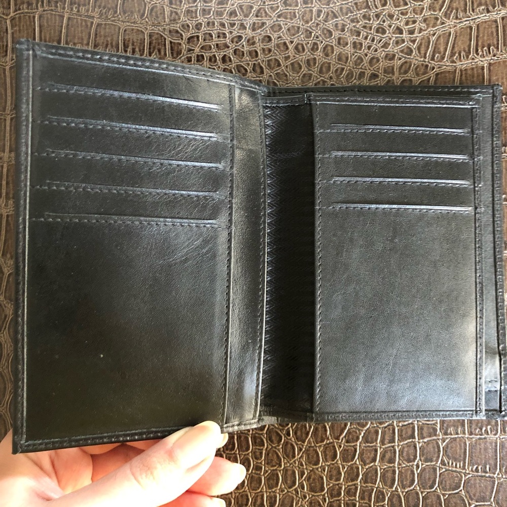 Ahlens city brand. Leather wallet for men. Made in Sweden.